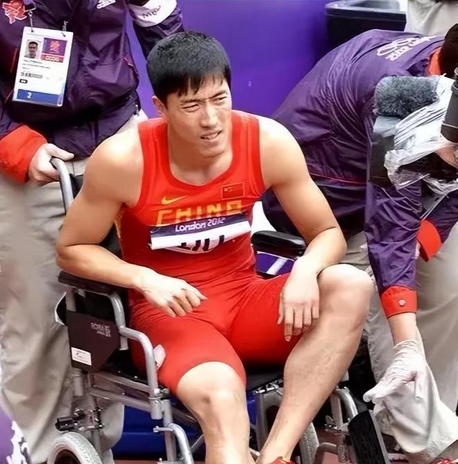 "飞人"刘翔身价10亿,退役多年"吃喝玩乐"躺平,二婚无儿无女