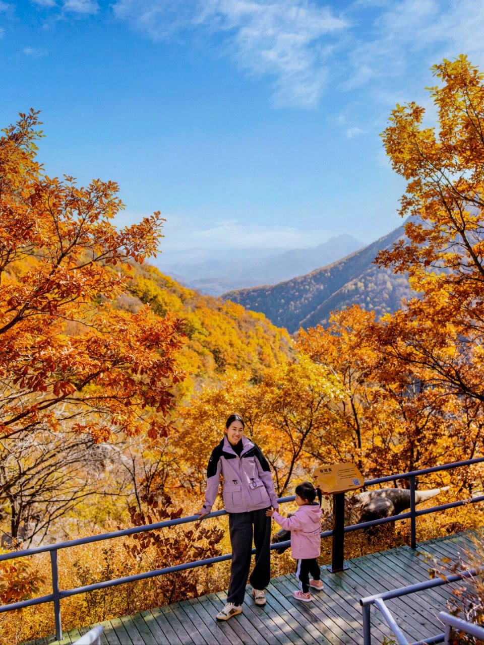 五彩山谷,位于房山百瑞谷风景区,美得令人窒息!