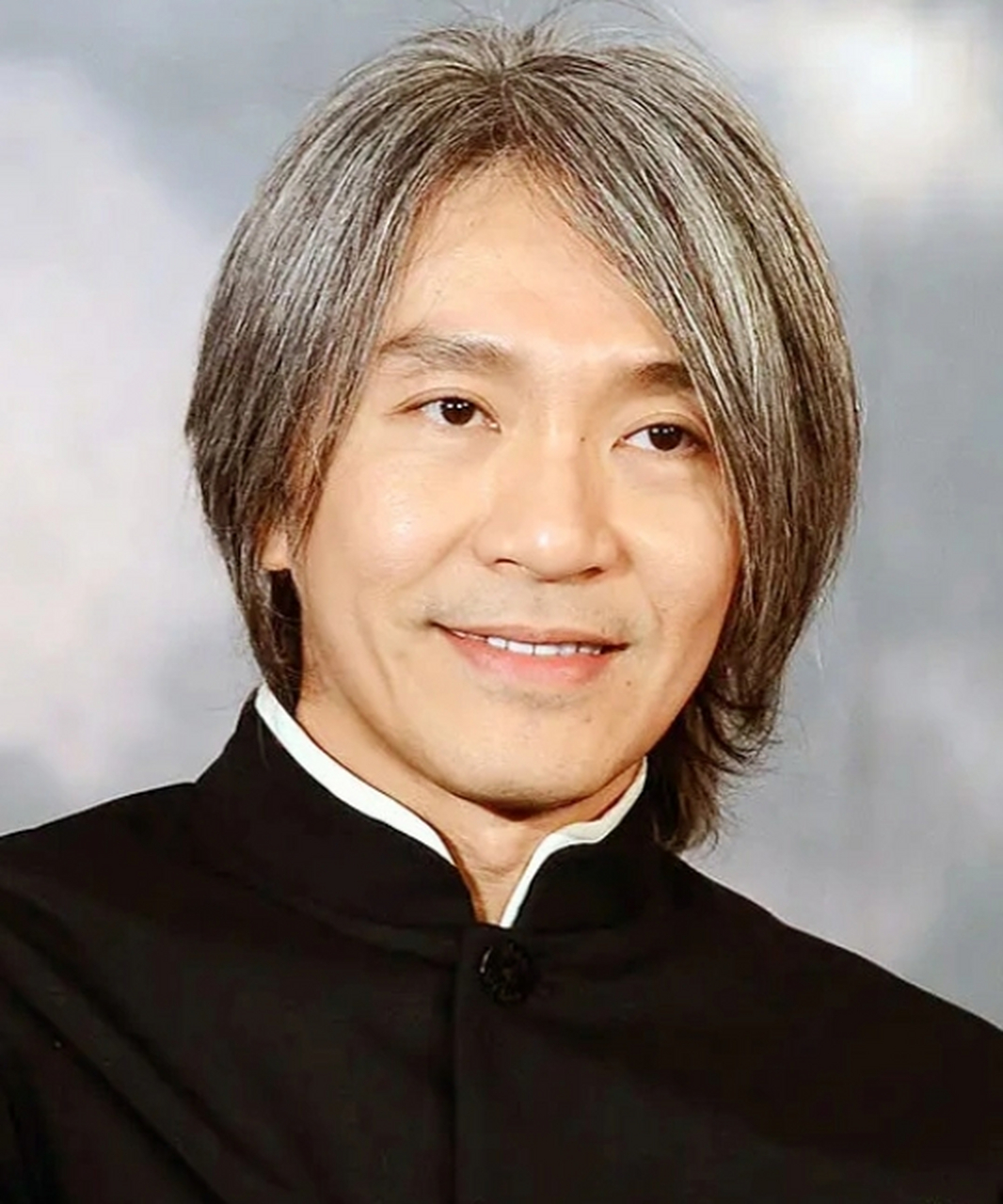 周星驰体验离子烫  星爷今年已经61岁了.刘德华62岁.郭富城58岁.