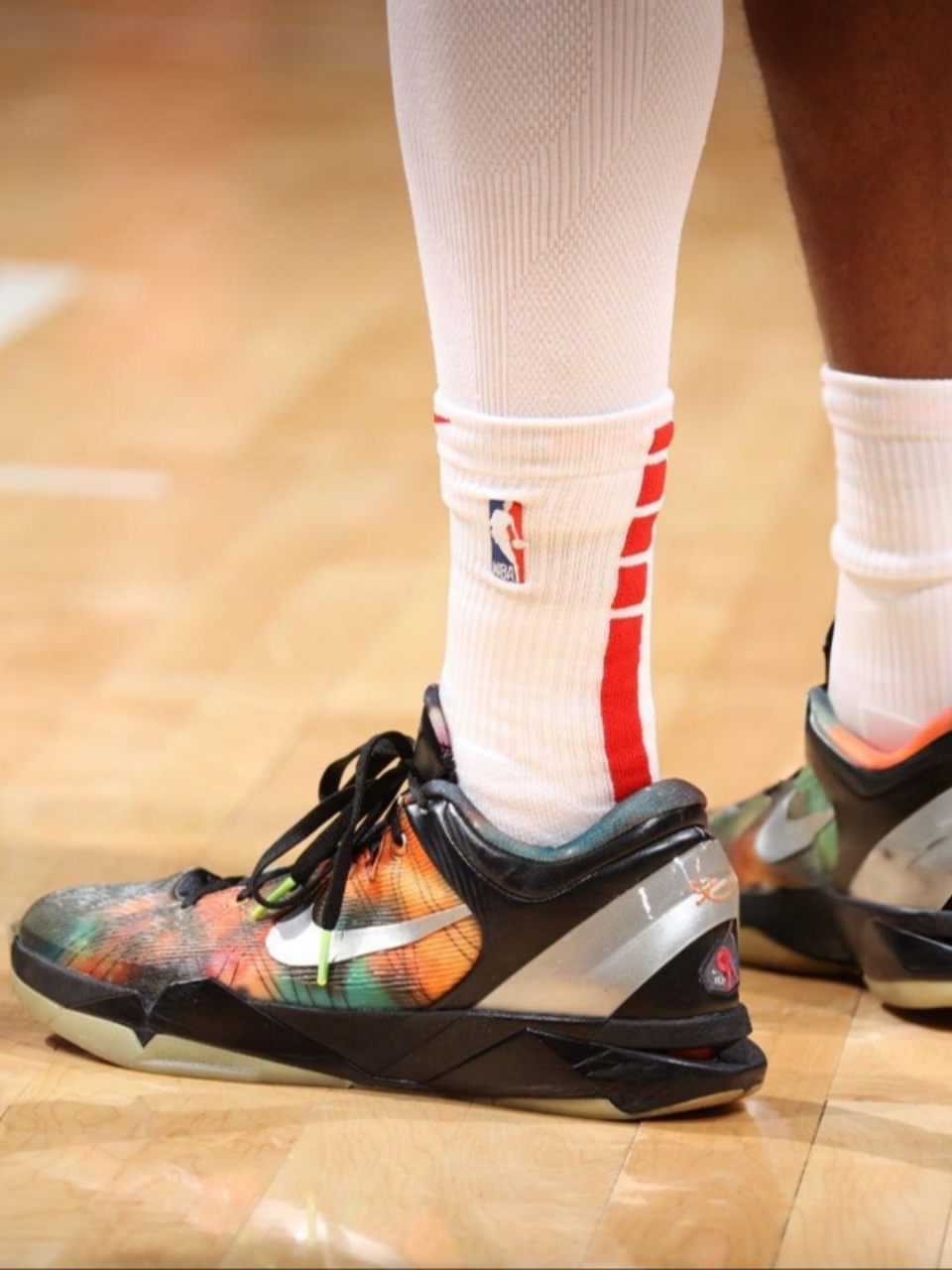 最近上脚球鞋欣赏  这些球鞋都是近期nba赛场上一些球员们的选择,且