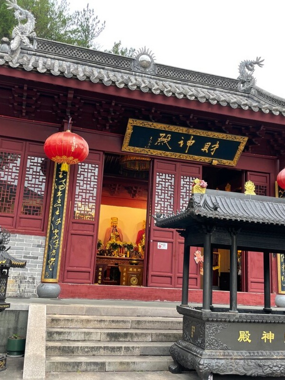天台山桐柏宫  天台山桐柏宫,位于浙江省台州市仙居县,是一座历史悠久