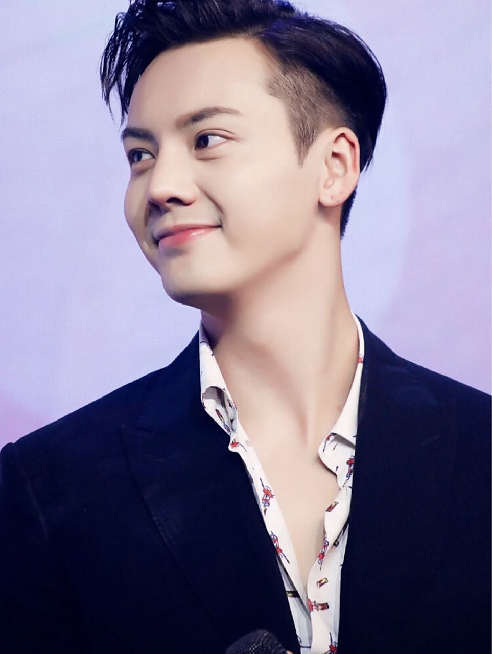 陈伟霆想当赘婿 陈伟霆已久未接戏,主要活动是上综艺和与富二代交往.