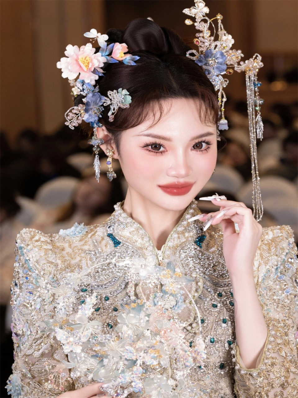 混血泰式浓艳妆造  哇塞,姐妹们,我今天尝试了一个超级惊艳的混血泰式