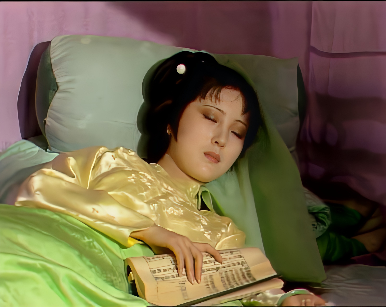 女明星穿搭# #电影美图# 央视版红楼梦中的病美人林黛玉,这神情这