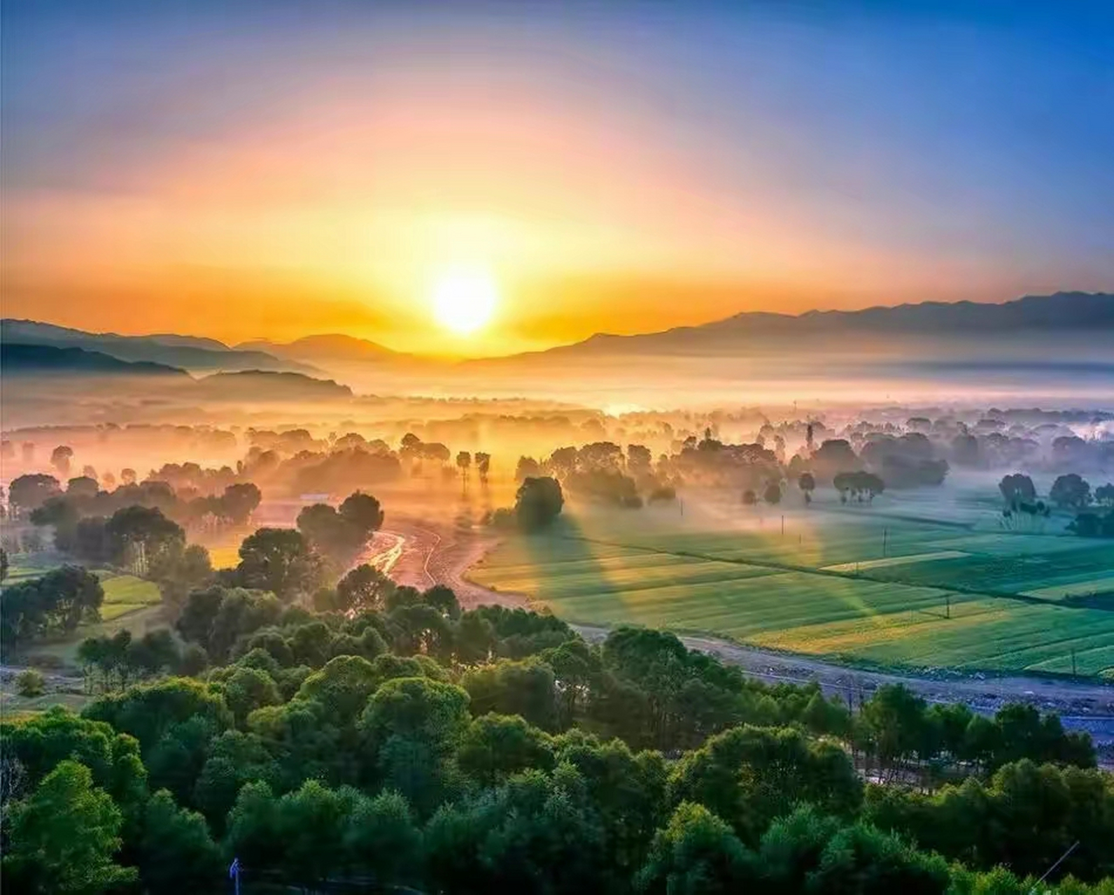 日出,是大自然最壮观的景象之一.