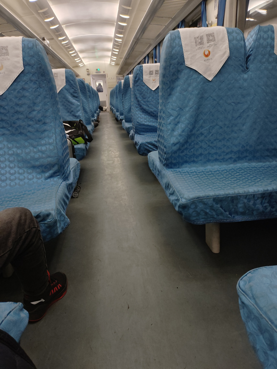 回家路,想不拥挤,又能省钱,购买绿皮火车票,还是晚上舒服,任性选择