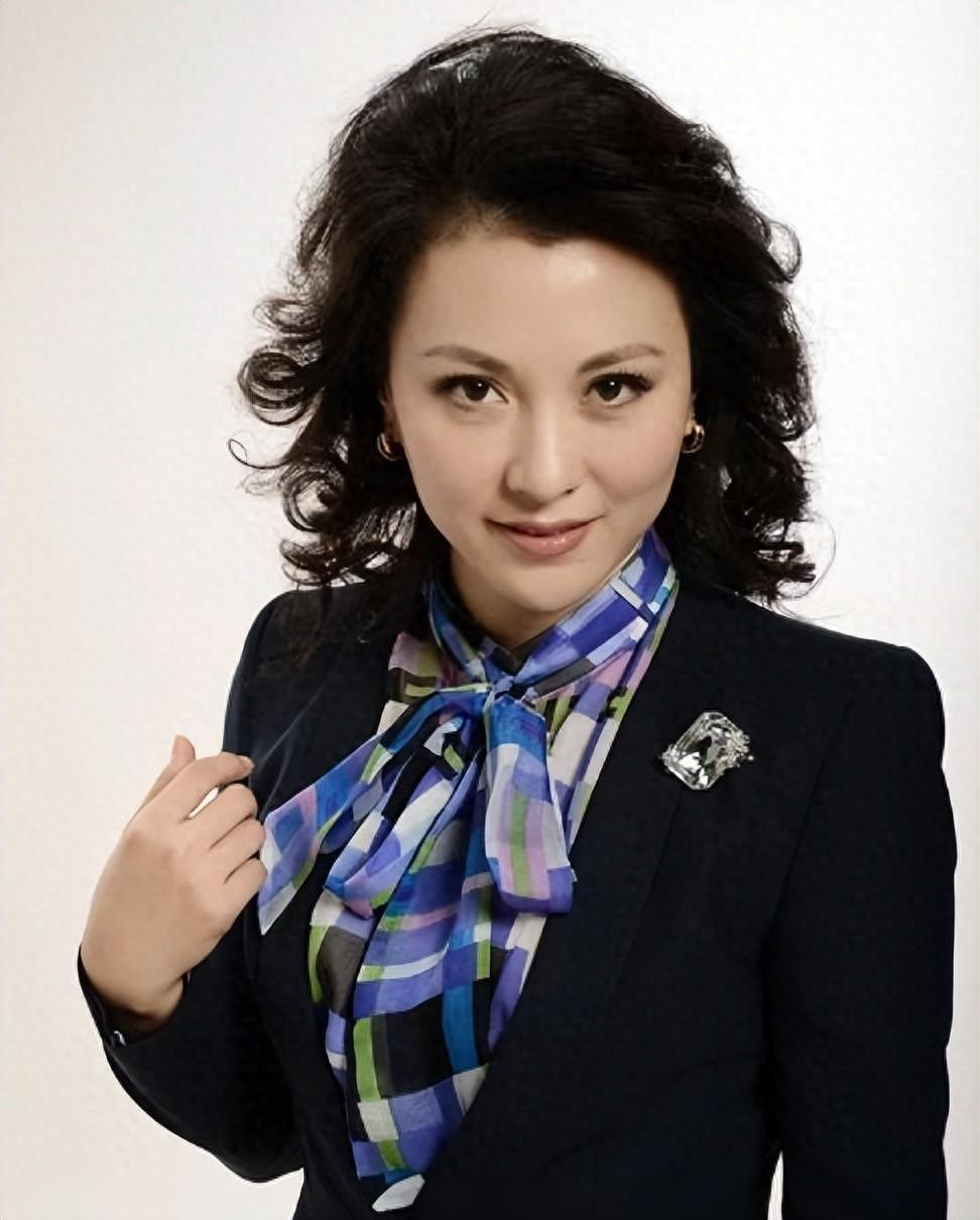 央视主持人梦桐:与富商结婚19年零绯闻,47岁风采依旧正当年