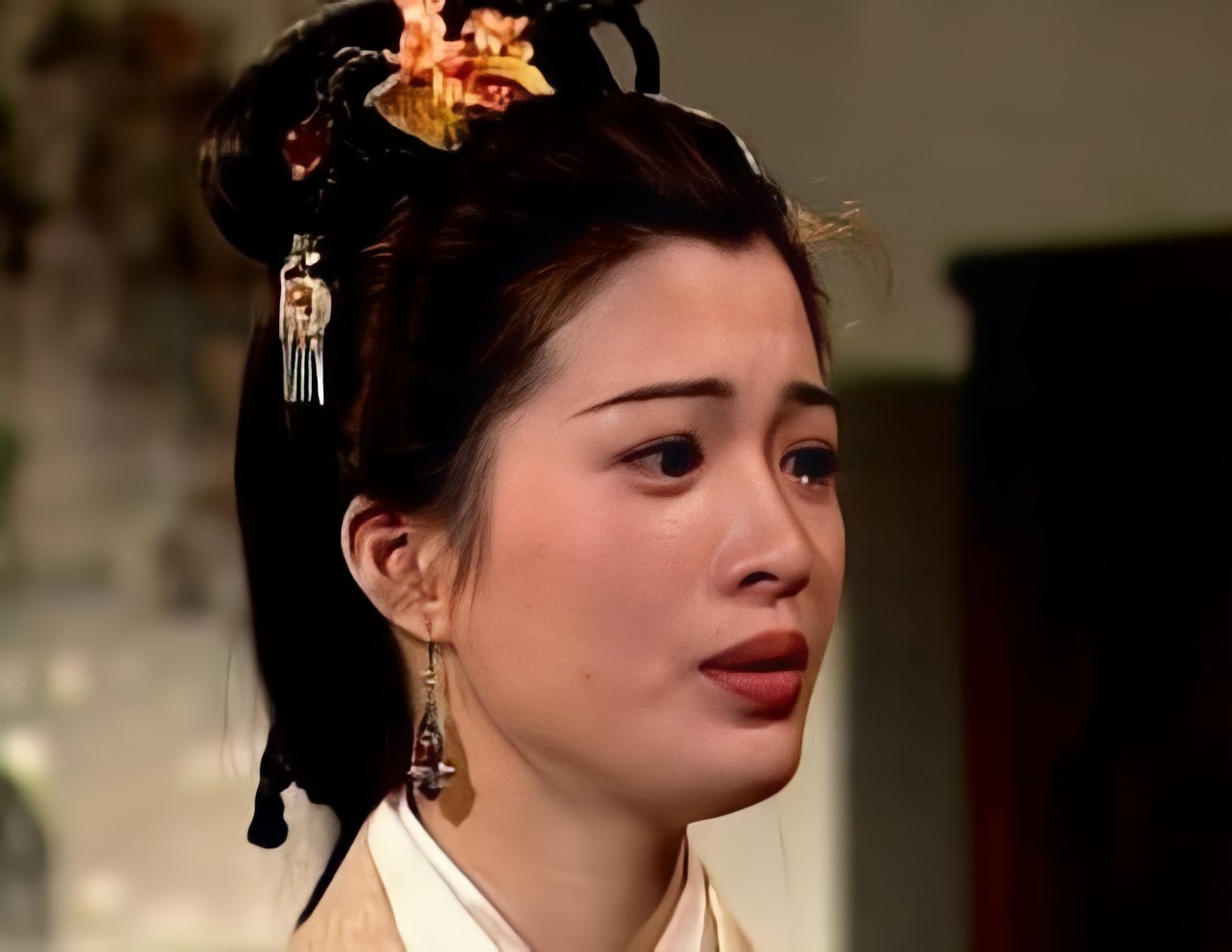 令狐冲看到小师妹的遗物,才明白过来,林平之为何要杀岳灵珊