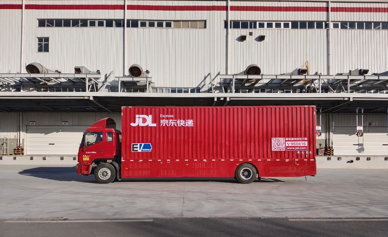 京东物流行业首创:氢能源重卡大规模投运,10 分钟加满,400km