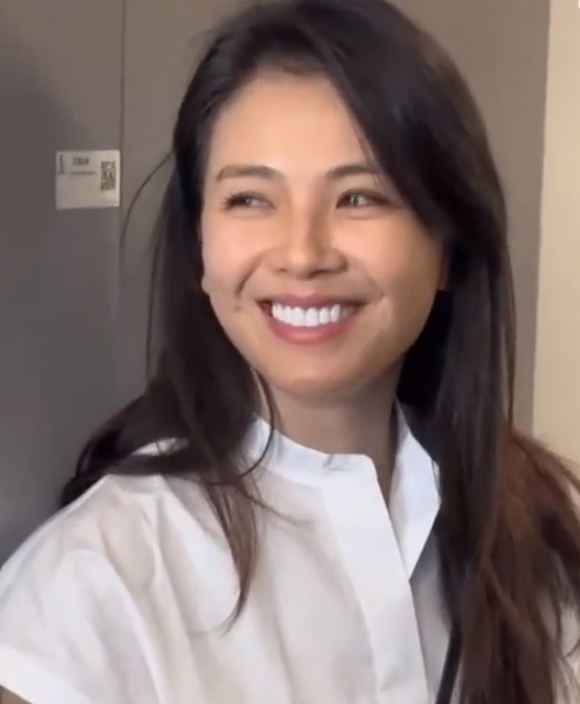 刘涛牙齿上热搜,烤瓷牙变"蓝光",我却笑死在评论区