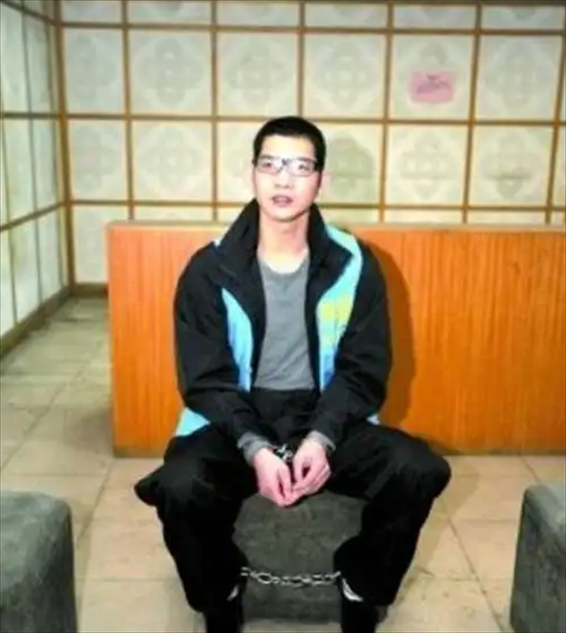 2009年,潜逃13年的杀人狂魔落网,行刑前:我的家人怎么还没来?