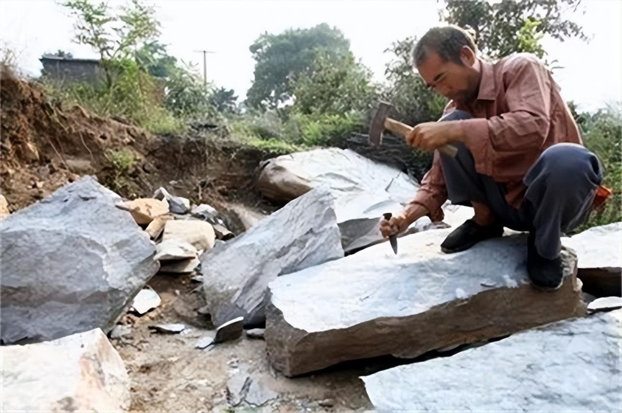 回顾河北"愚公"为妻凿石造桥,5年拉回2万多块石头,锤子用小了一半