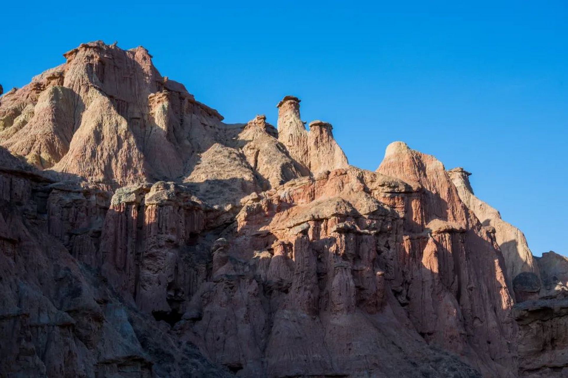 张掖七彩丹霞旅游景区位于张掖市临泽,肃南县境内,面积50平方公里.