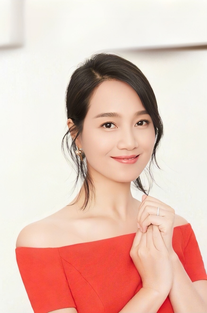 朱丹每次上热搜都和口误有关, 以至没人注意她的漂亮.