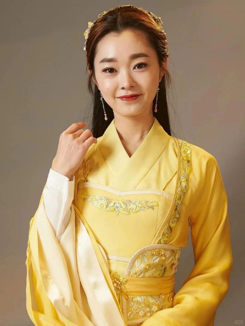 宋轶的独特美感:五官拼凑出迷人魅力  演员宋轶凭借电视剧《庆余年》