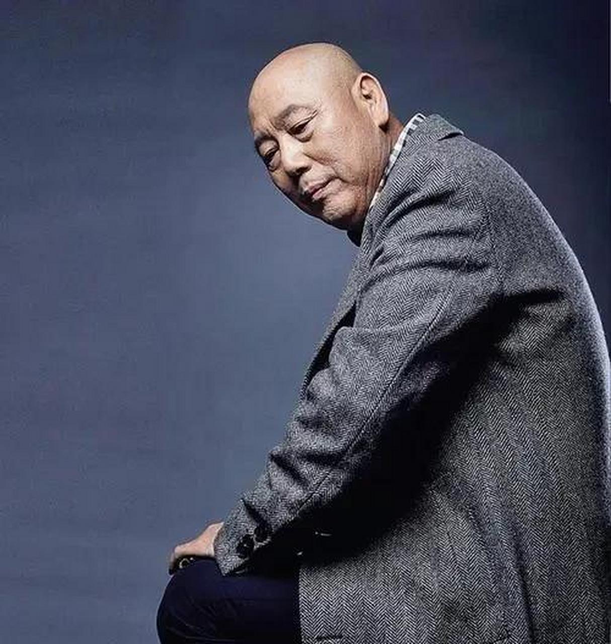 2006年,李成儒跟小他18岁的妻子史依弘吵架,李成儒一气之下要和自己的