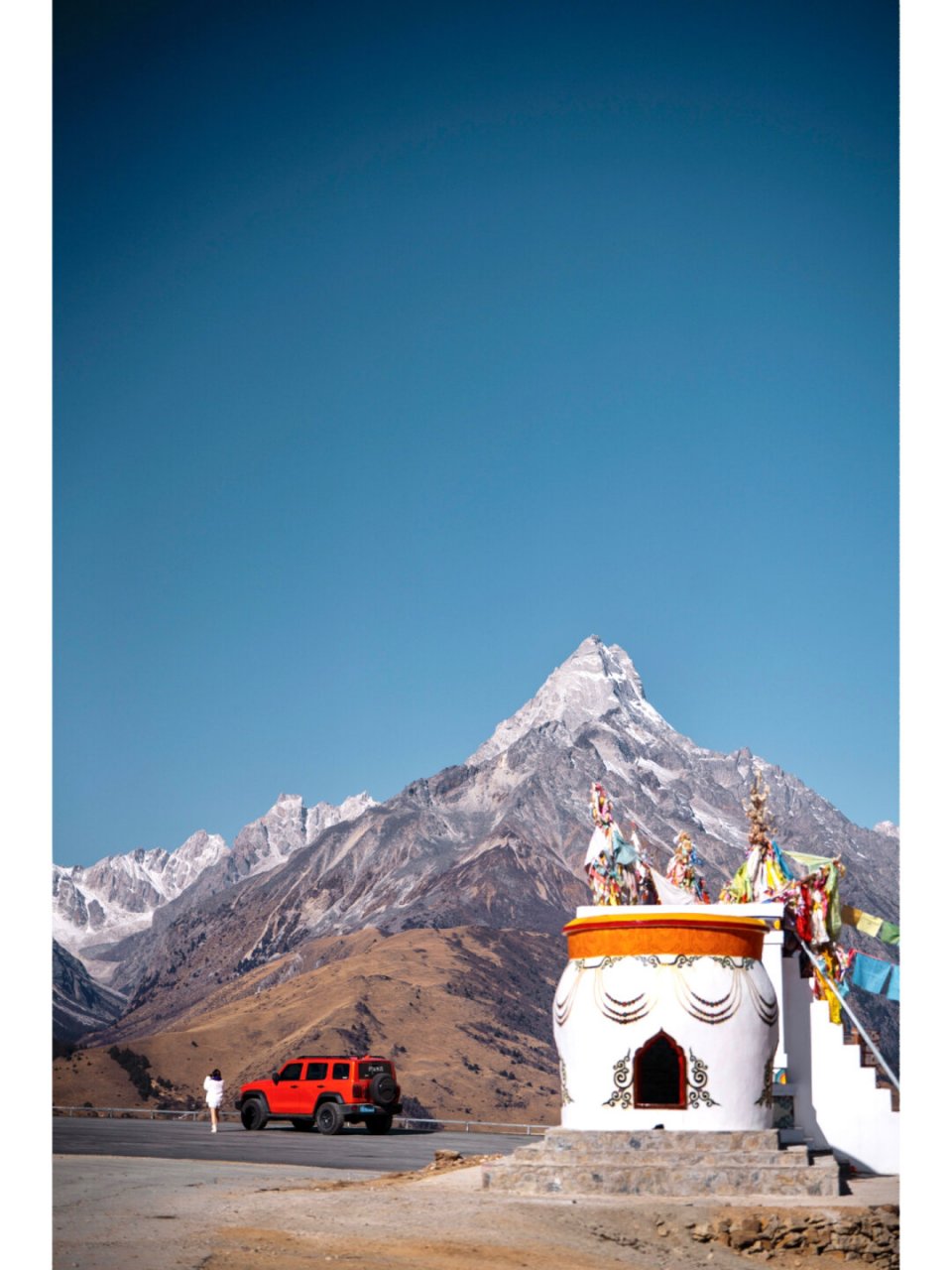 甘孜理塘|自驾天空之城,触手可及的雪山  在冬季的川西,尽管气温骤降