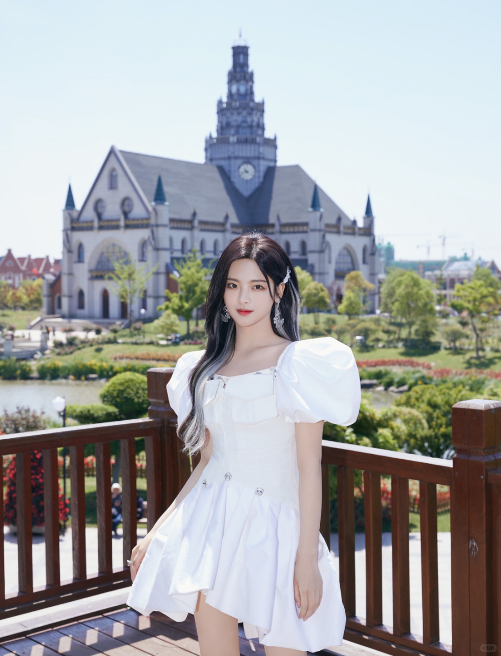 我粉了这条善良的锦鲤本人杨超越妹妹  超越妹妹,你这个傻孩子.