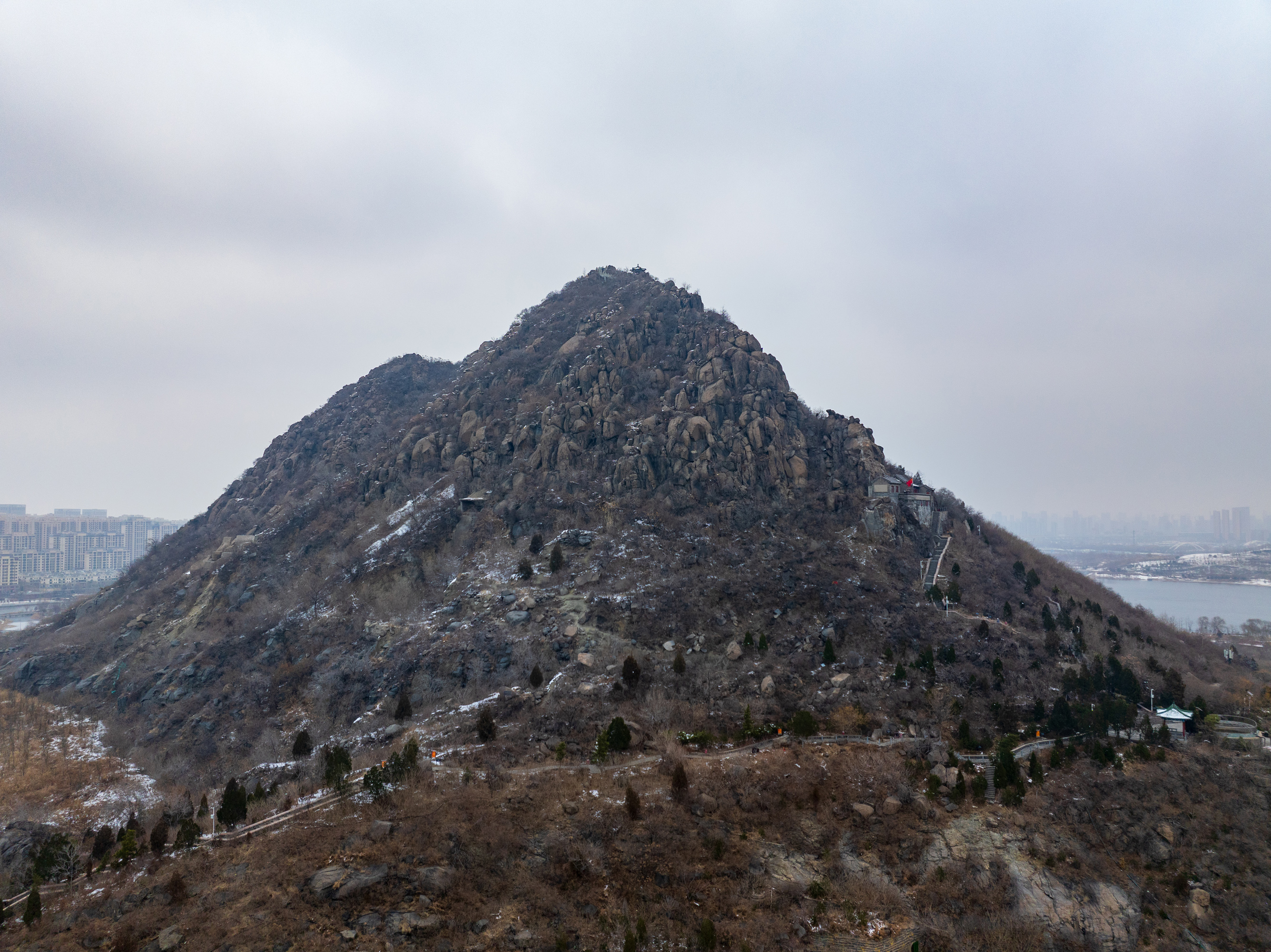航拍济南华山,又称华不注山
