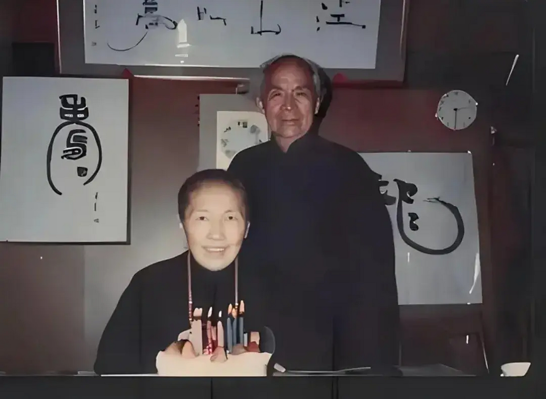 胡兰成和妻子佘爱珍在日本的一张合影.