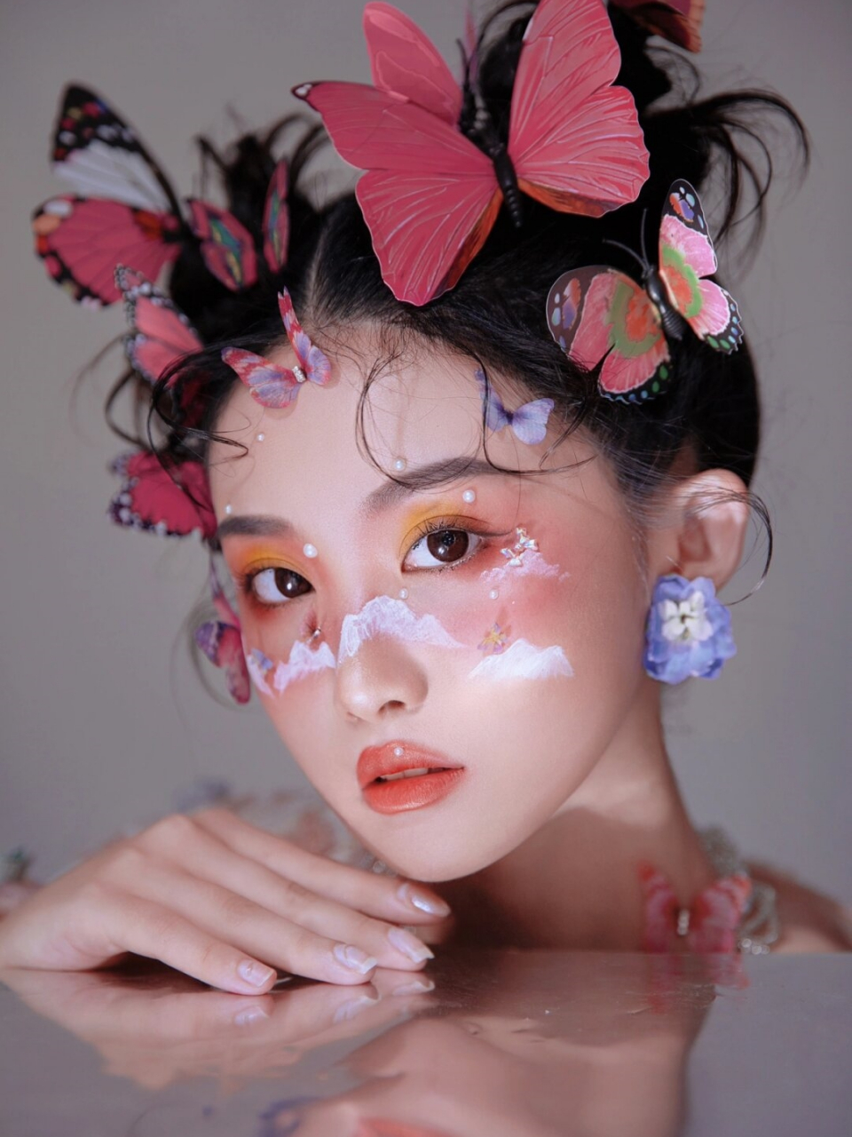 甜美创意妆容|蝴蝶造型分享  沉浸在少女的梦幻世界中,仿佛置身于一个