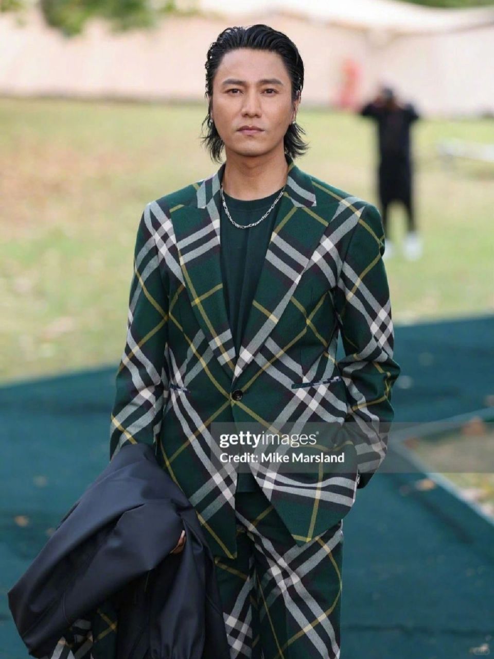 网友热议:换个发型,或许能焕发出新的光彩