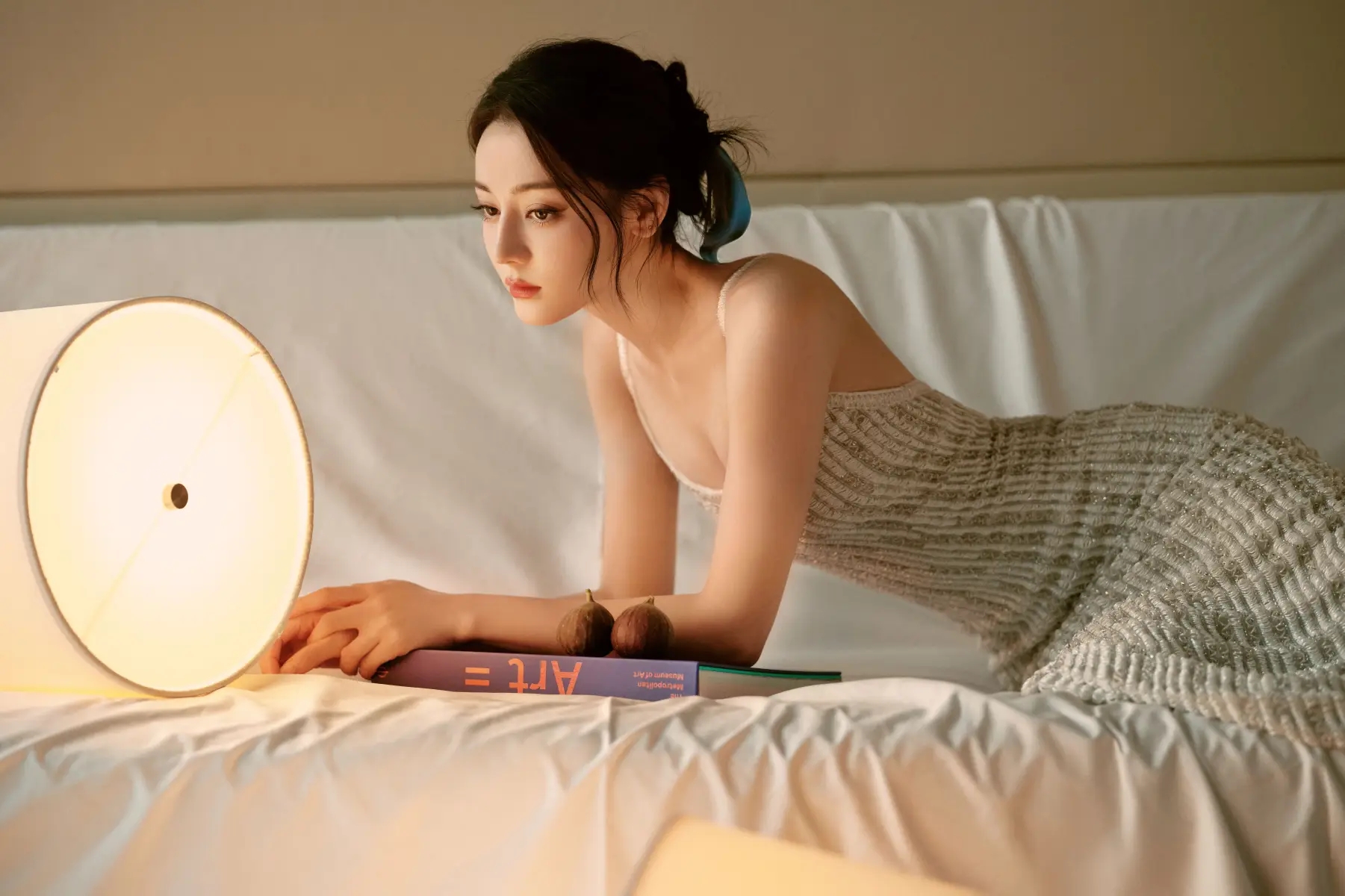 迪丽热巴性感吊带礼服照曝光,网友直呼太美了#明星# #八卦娱乐明星