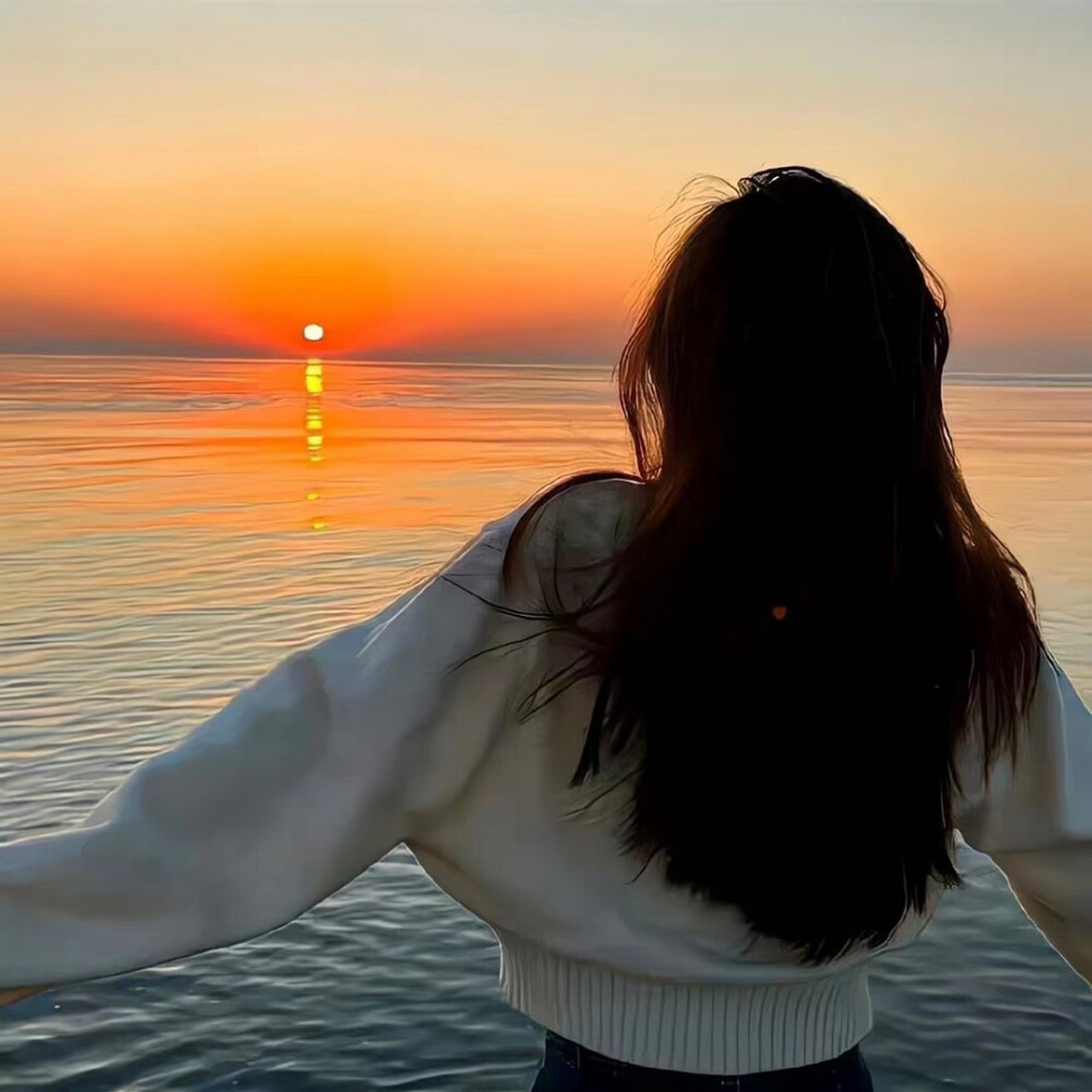 不露脸氛围感女生头像 勇敢一点吧,我们不会再比今天更年轻了 #最靓