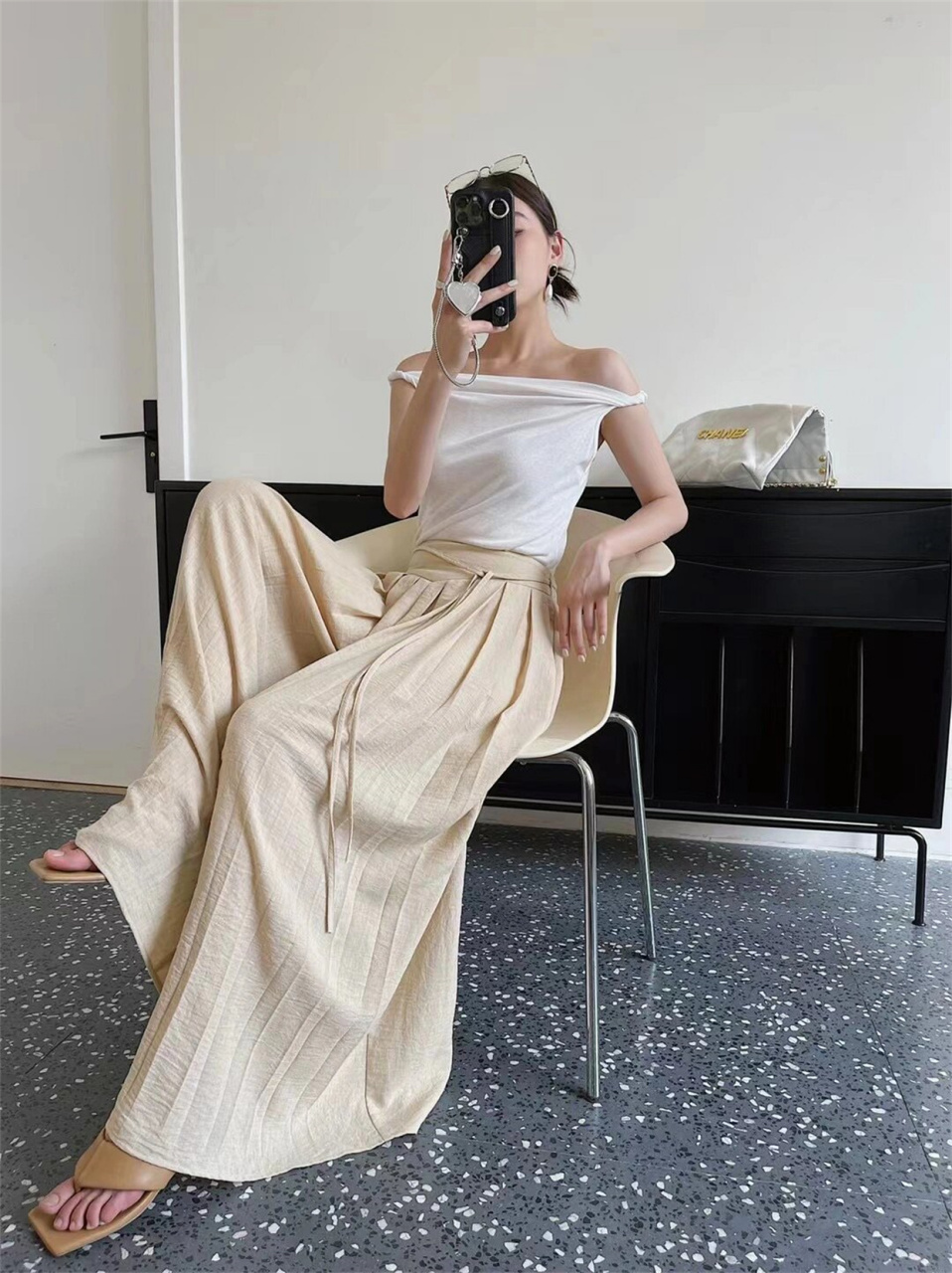 她可以做模特  我们的肩型大致可以分为四种:宽肩,窄肩,溜肩和平肩