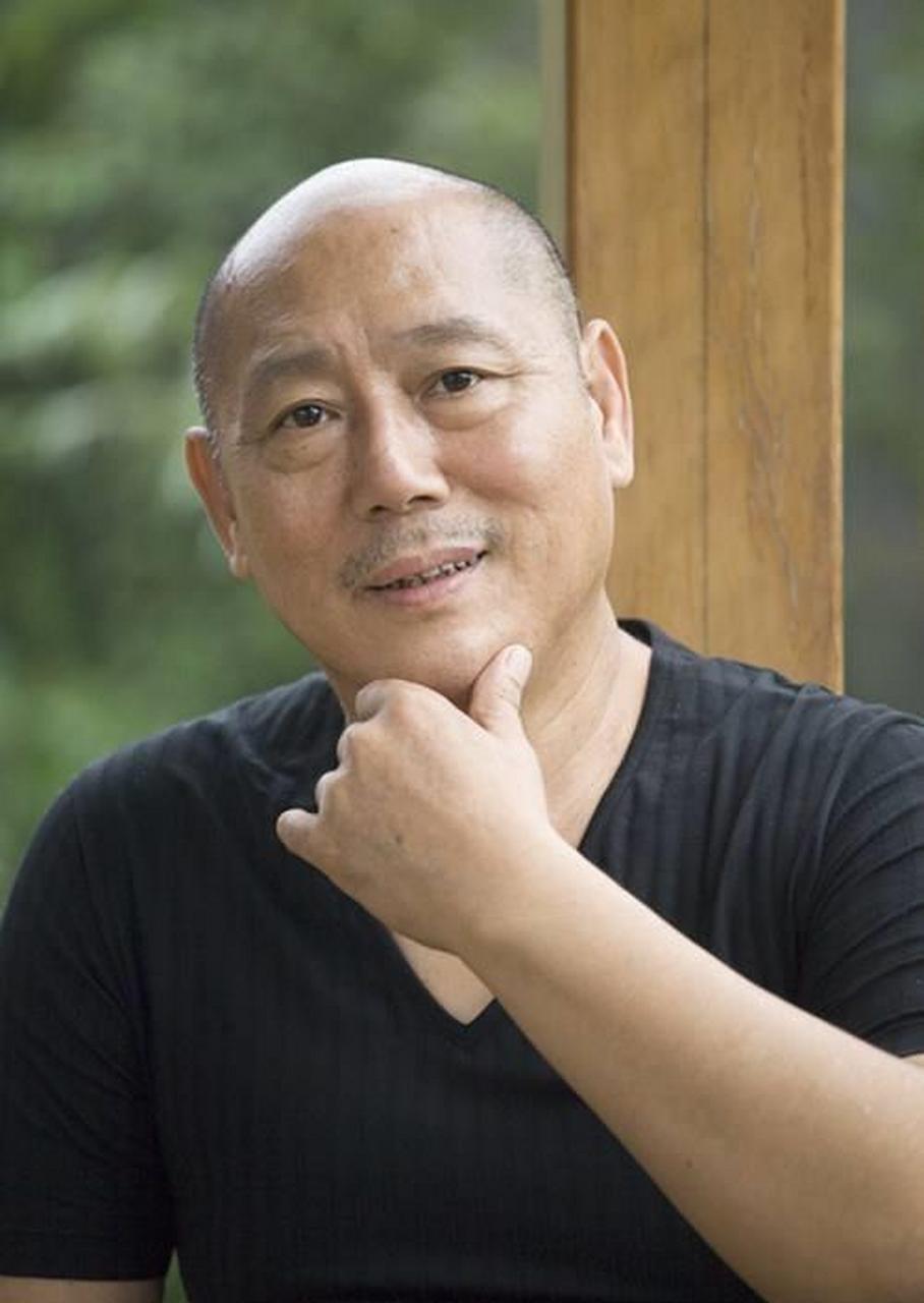 2006年,李成儒跟小他18岁的妻子史依弘吵架,李成儒一气之下要和自己的