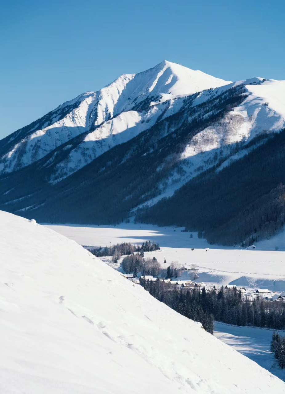 禾木哈登平台看日出,可以俯瞰整个禾木村,日出和晨雾都特别美,飘渺