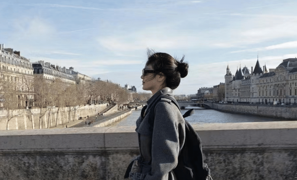 宋慧乔晒照:丸子头墨镜显俏皮,嘟嘴卖萌很可爱!