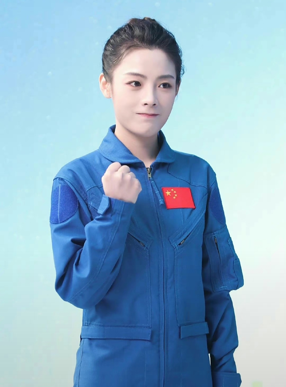 金晨陈丽君各自为航天致敬拍摄宣传视频,陈丽君和央视记者王冰冰一起