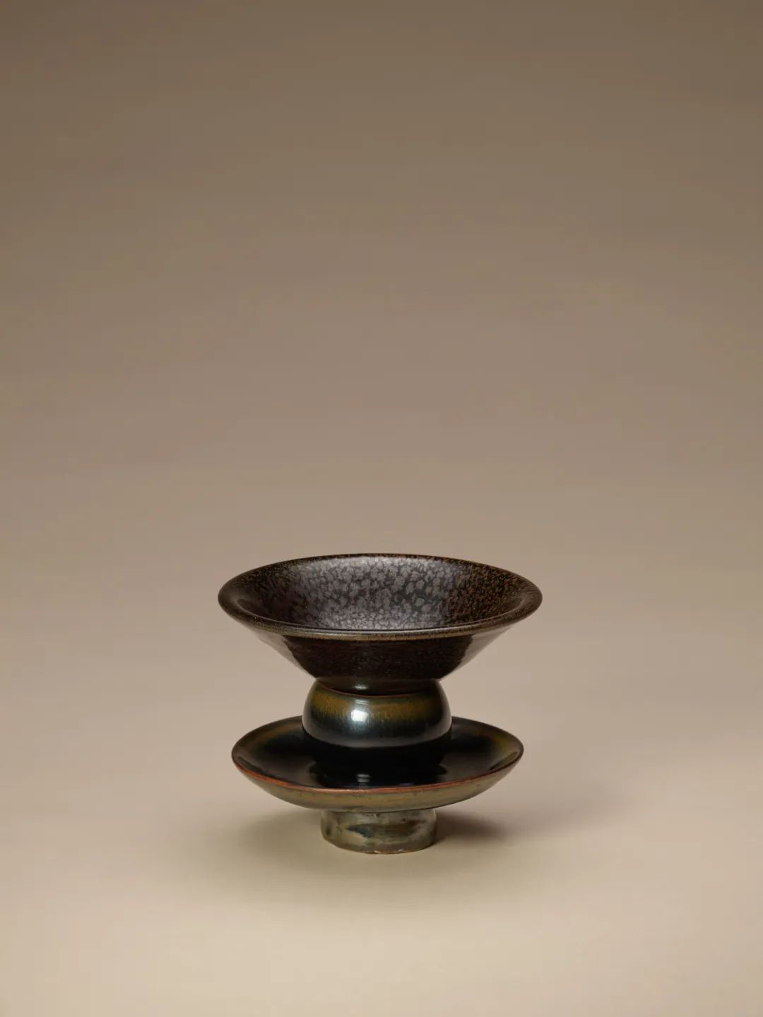 幽玄珍器 熠若星辰——南宋 耀州窑红油滴斗笠盏赏析