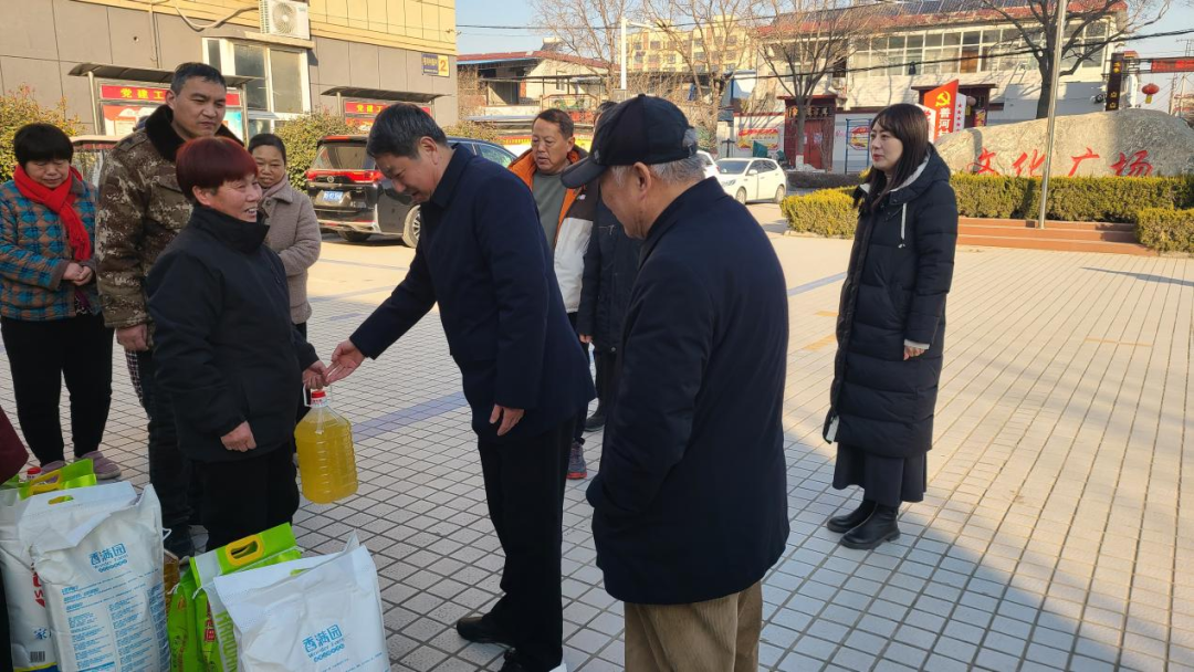 新乡市慈善总会到牧野区王村镇善河村开展春节慰问活动