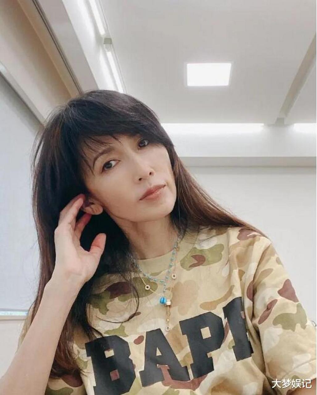 工藤静香在instagram上分享做料理的影片,却遭到网友攻击手像老奶奶