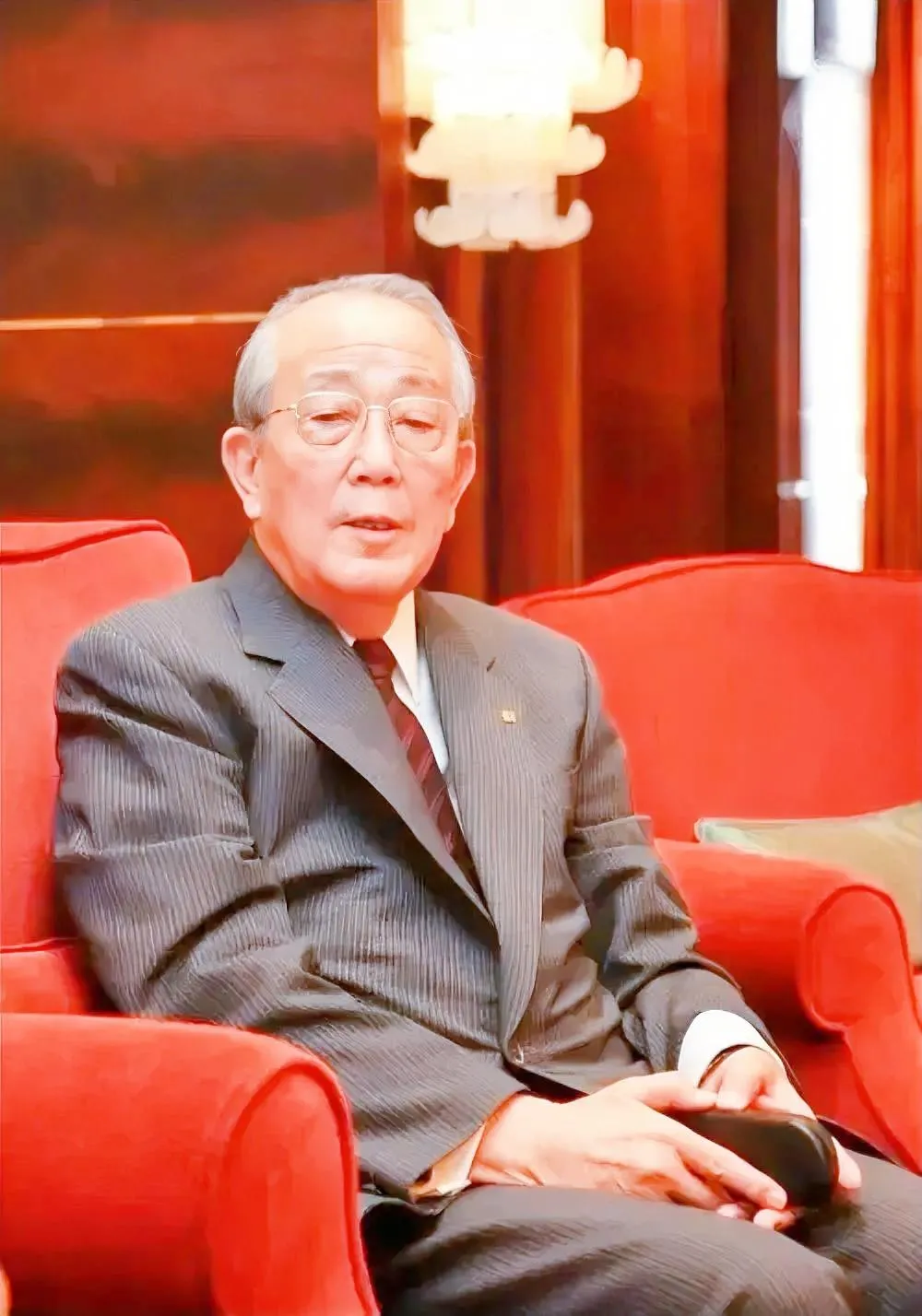 稻盛和夫醍醐灌顶的一段话: "钱没了可以再挣,工作没了可以再找, 朋友