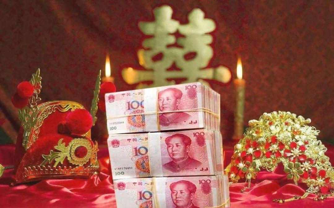 "谁愿意娶谁娶吧!"婚前被加20万彩礼,我毅然退婚,她却哭了