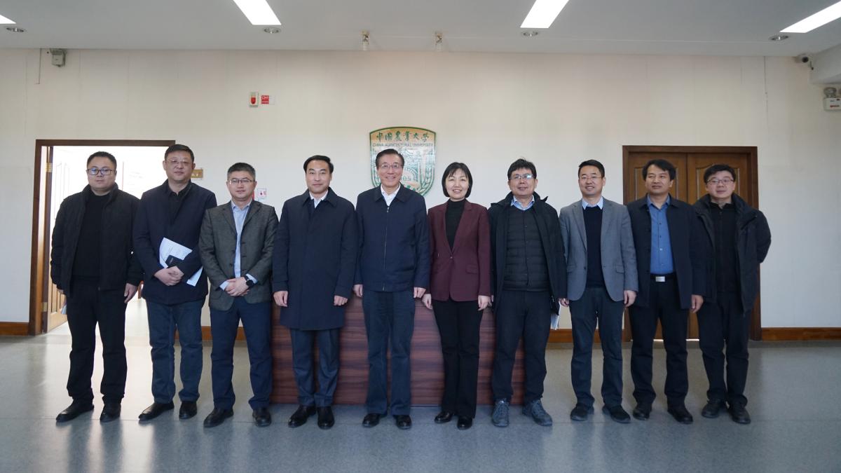 校长孙其信会见了河北省邯郸市鸡泽县县长焦雅吉一行