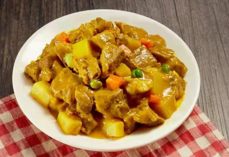 家常咖喱牛肉土豆:简单又美味的做法