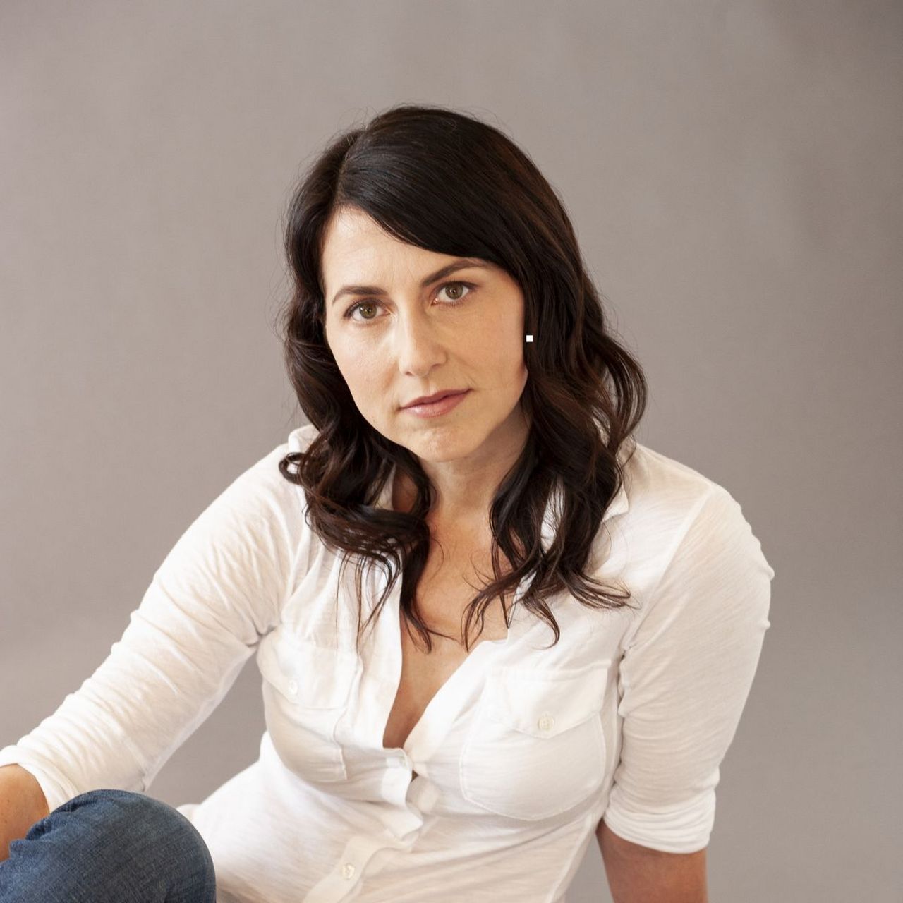 贝佐斯前妻麦肯齐狂卖亚马逊股票,价值超过10亿美元!