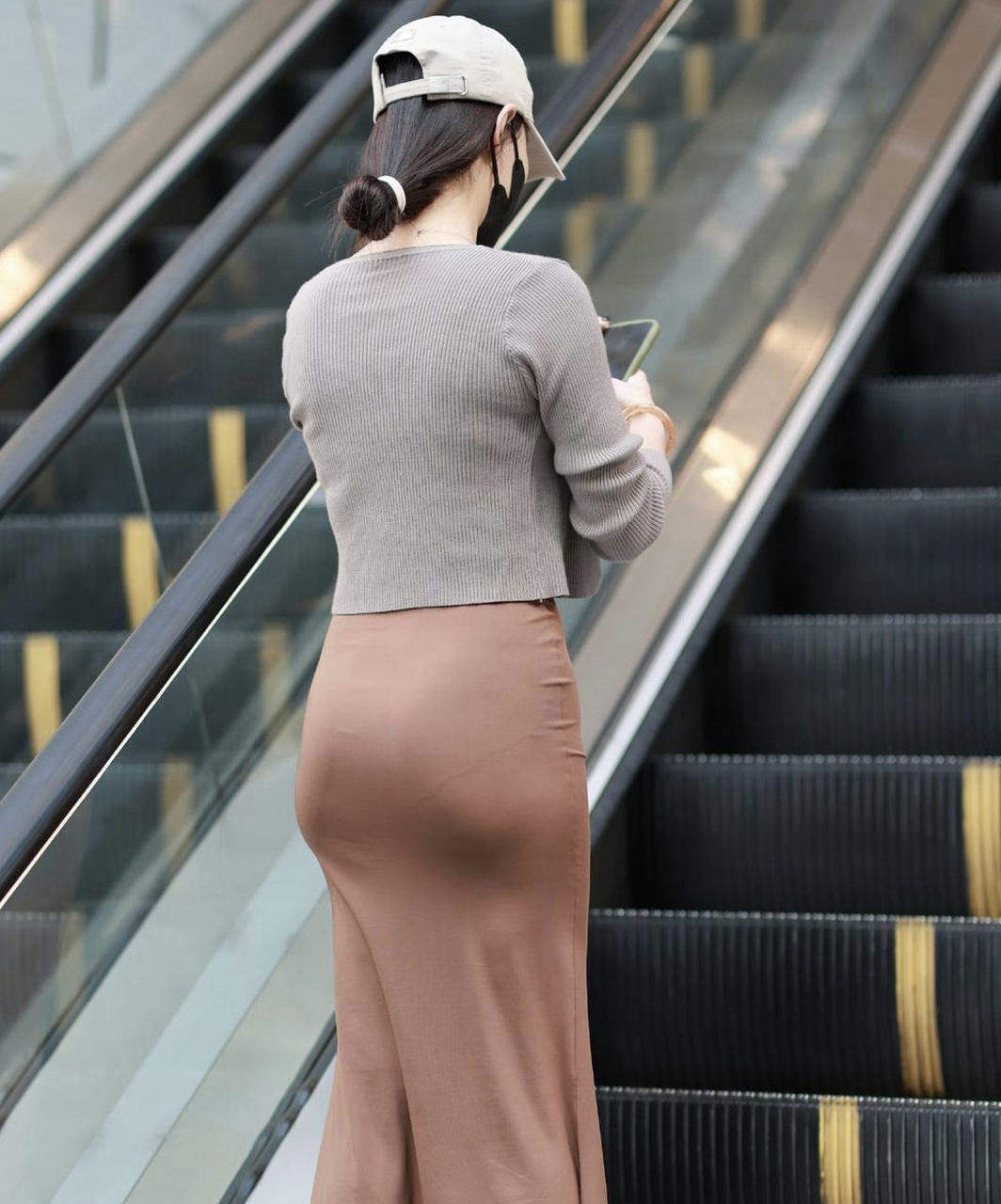 街拍背影杀,性感包臀裙,女人味十足!