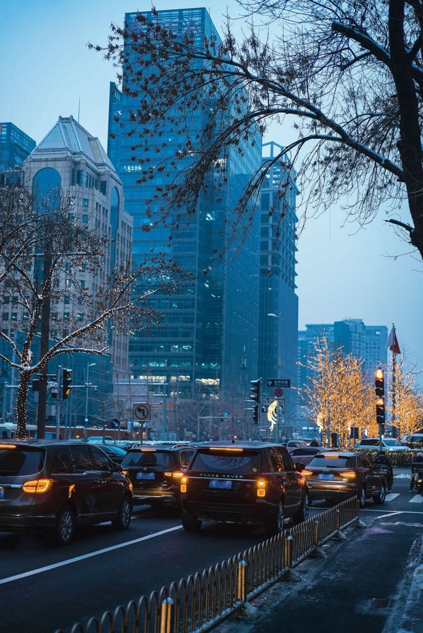 下雪夜景 大街图片