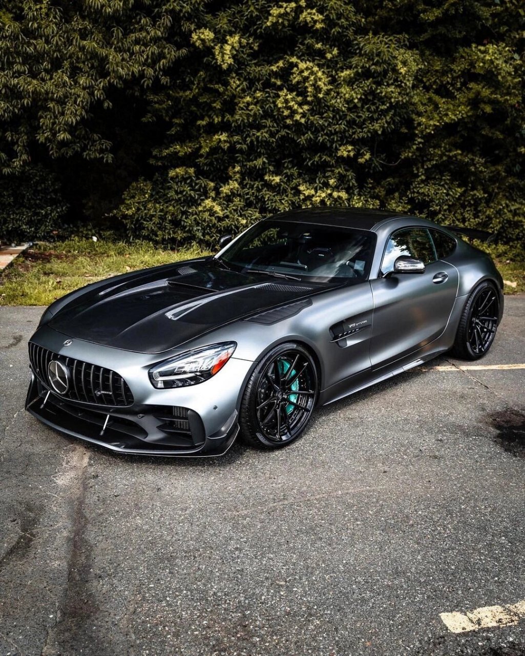 梅赛德斯 奔驰 amg gtr 绿的让人眼前一亮  想象一下,在宽阔的公路上