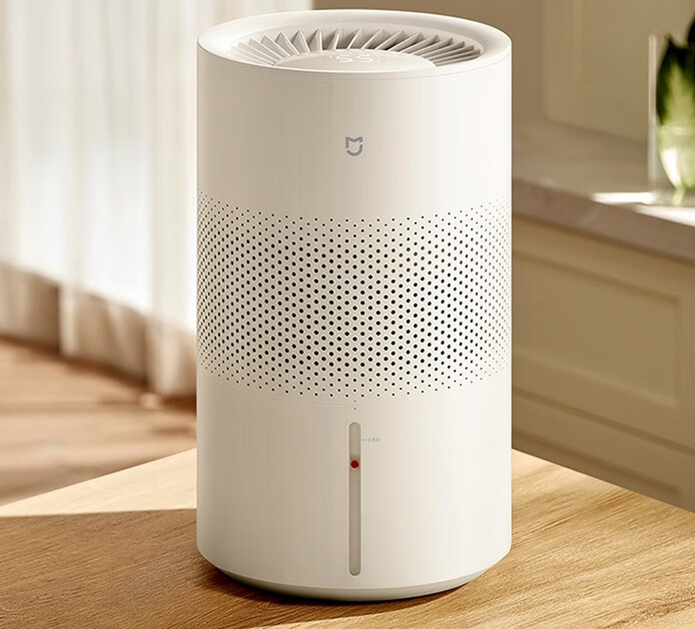 这款加湿器采用了无雾技术,确保室内空气的清新与舒适,同时避免了传统