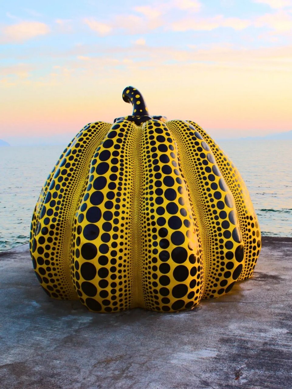 每天认识一位艺术家99|草间弥生yayoi  草间弥生:从南瓜到波点王国