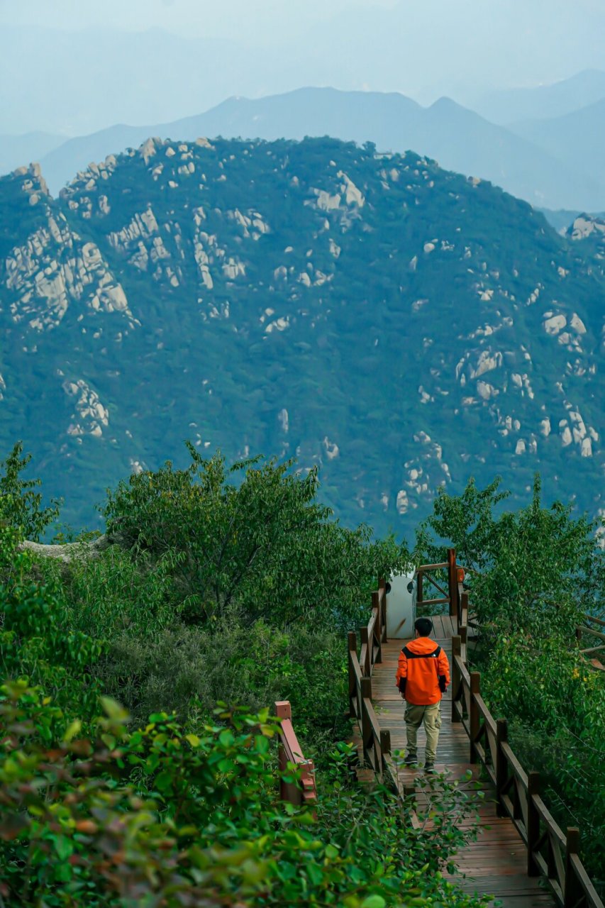 大岭沟猕猴桃谷风景区徒步攻略:  当你踏入大岭沟猕猴桃谷风景区,映入