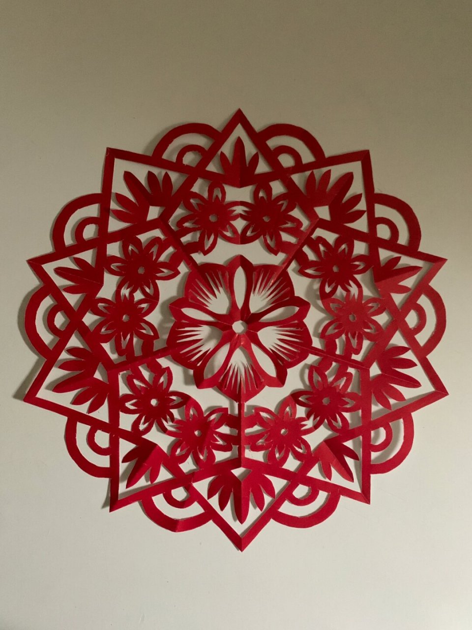 五折窗花剪纸  窗花剪纸是中国古老的手工艺之一,也是非物质文化遗产