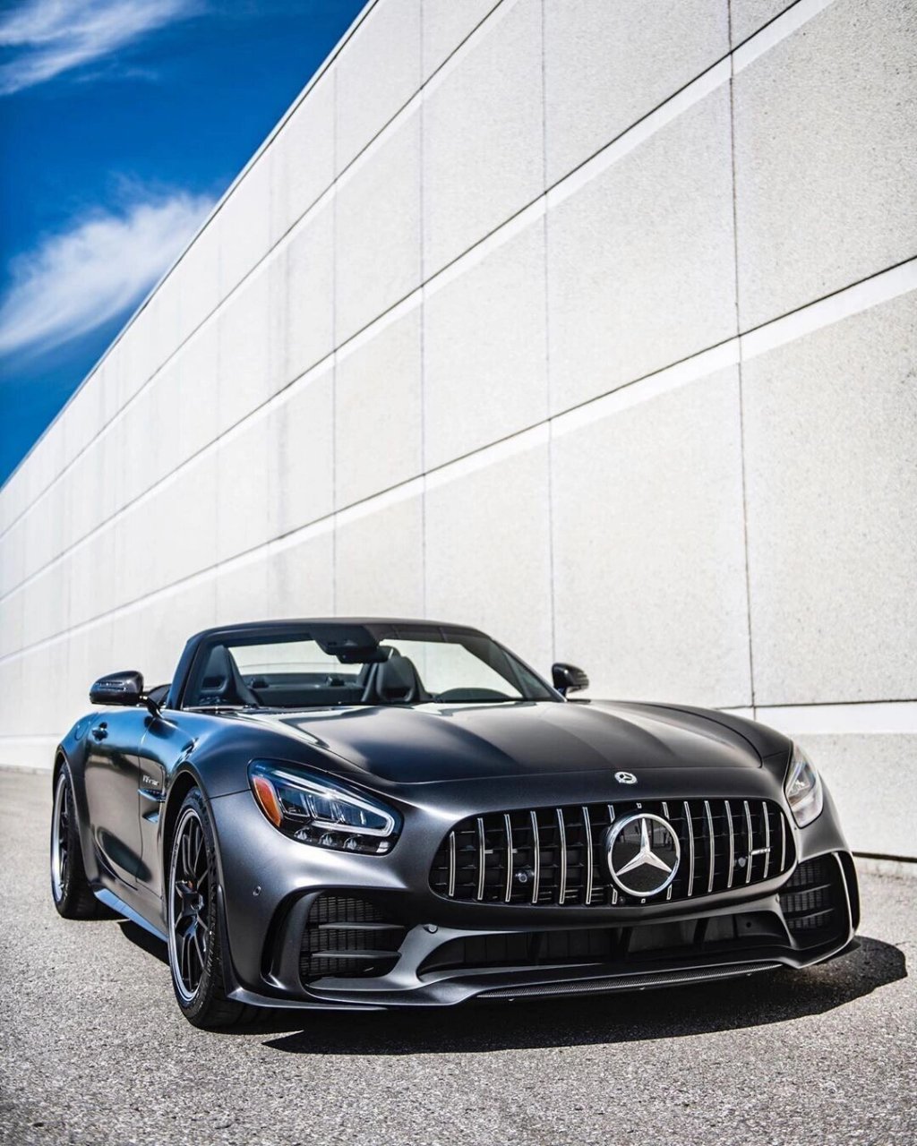 梅赛德斯 奔驰 amg gtr 绿的让人眼前一亮  想象一下,在宽阔的公路上