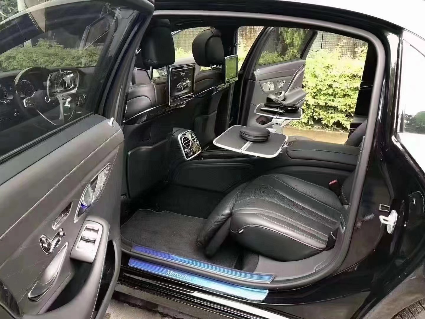 19款奔驰迈巴赫s680全款83.5万,代表着豪华,尊贵的身份地位象征